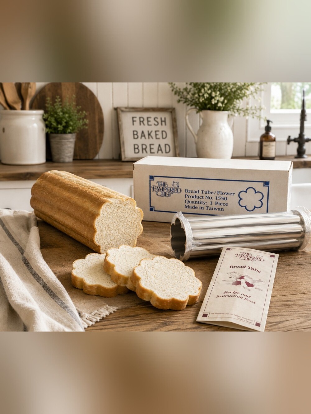 Vintage Pampered‎ Chef Flower Bread Tube Baking Mold #1550 w/ Recipe Book & Box